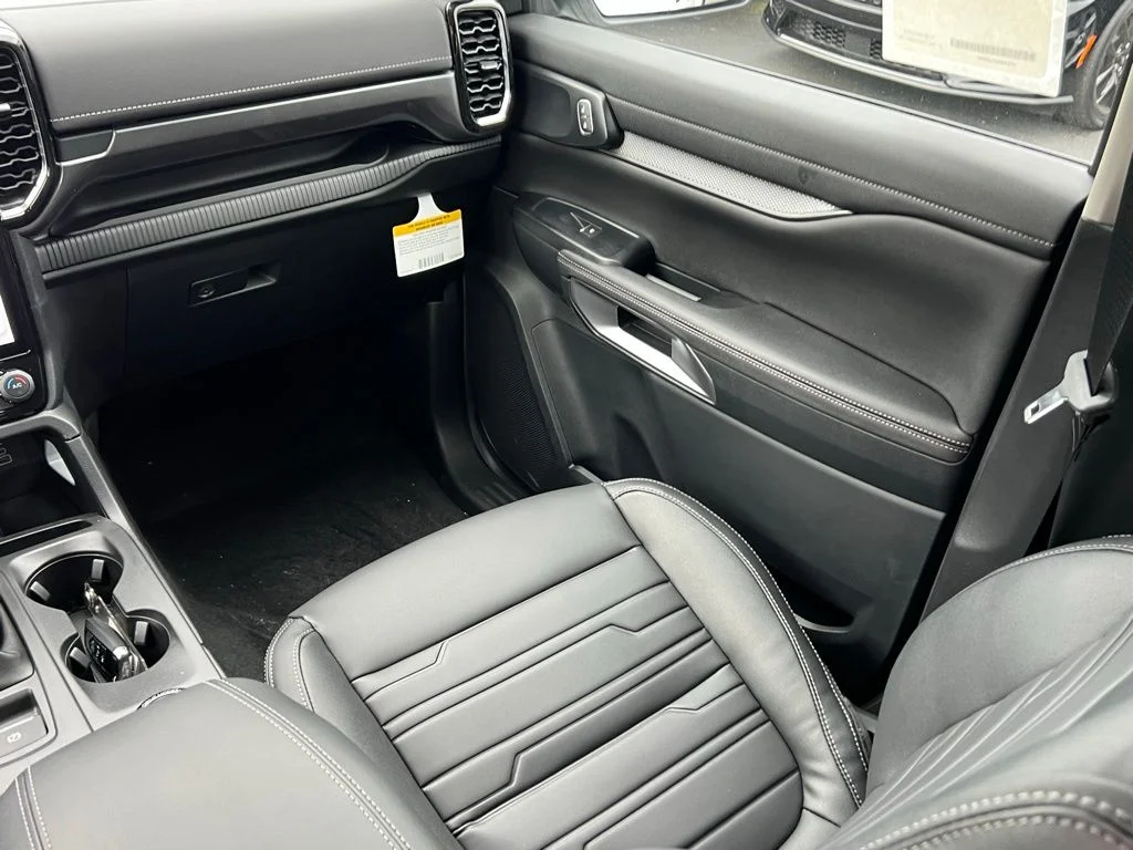 New 2026 Oxford White Ford Lariat® image 19
