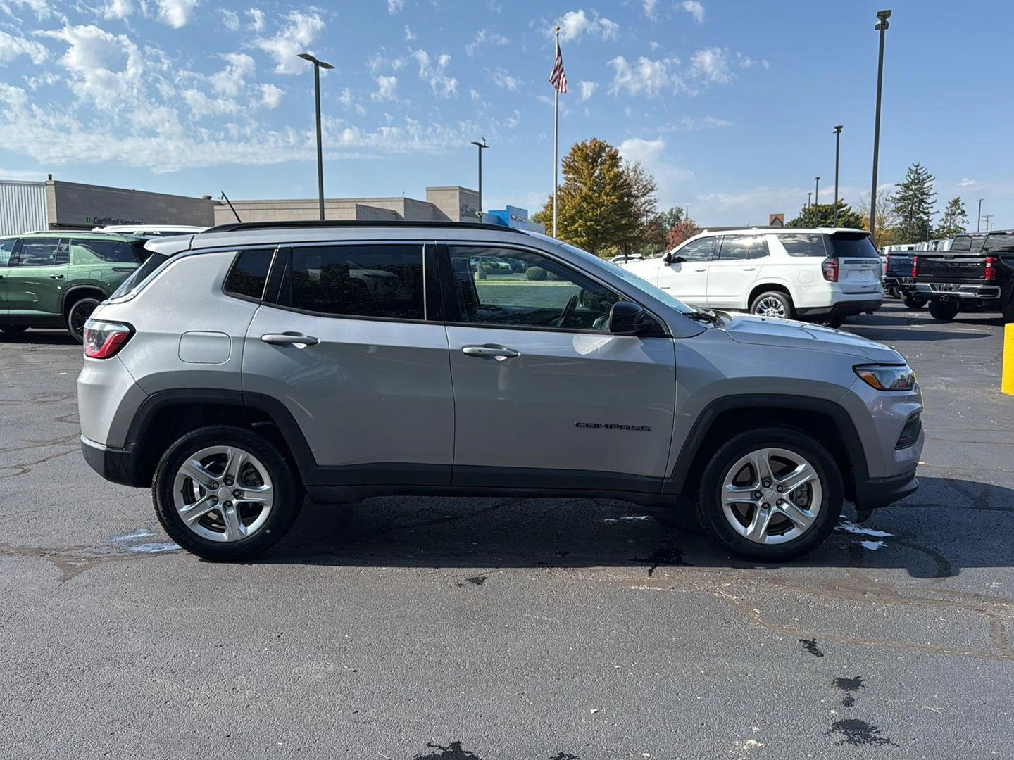 Used 2024 Baltic Gray Metallic Clearcoat Jeep Latitude image 6