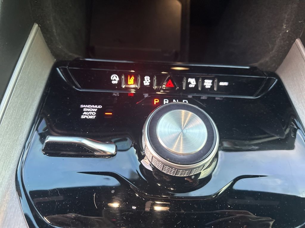 Used 2025 White Jeep Base image 18