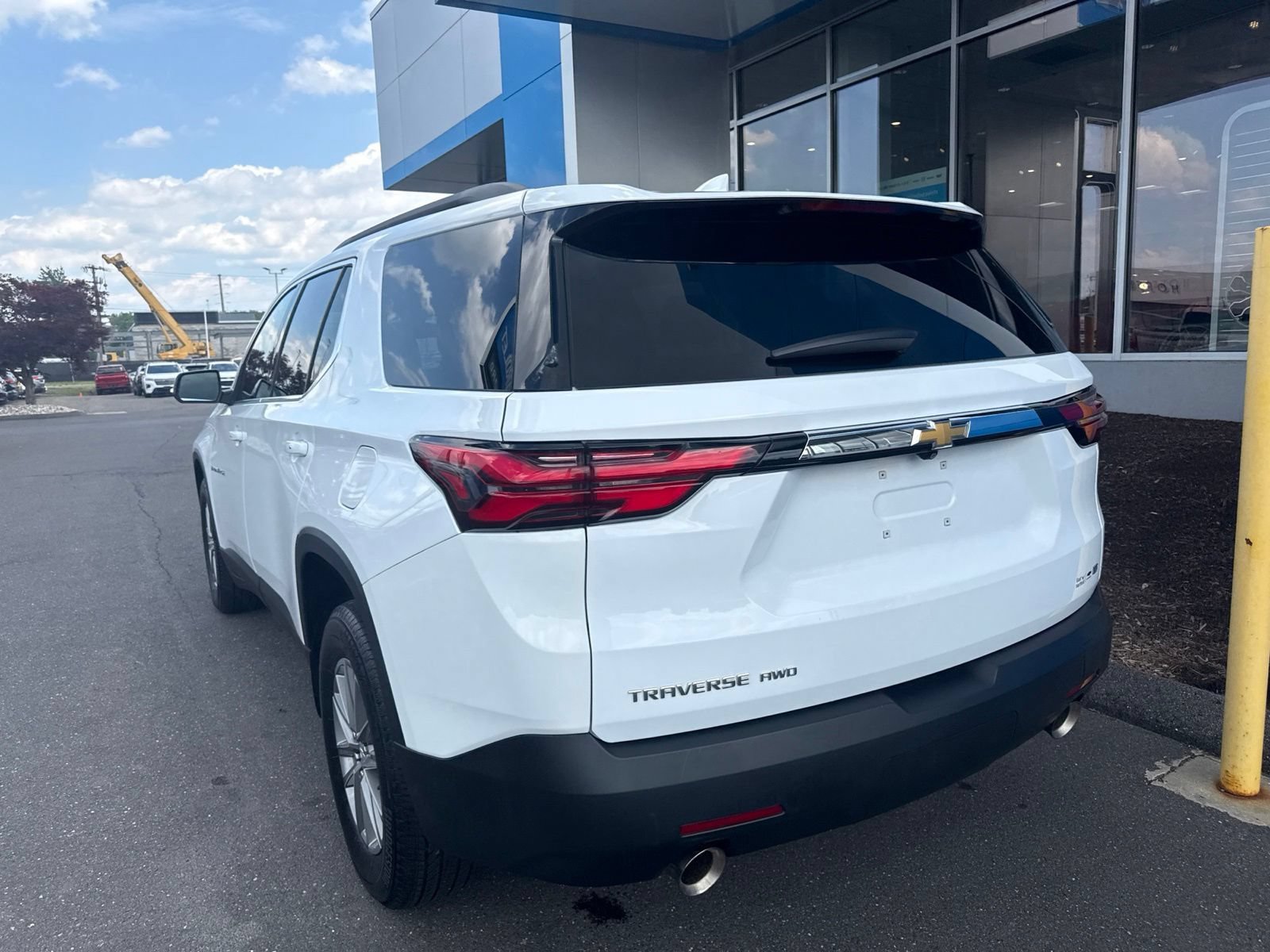 Used 2023 Summit White Chevrolet LT Cloth image 8