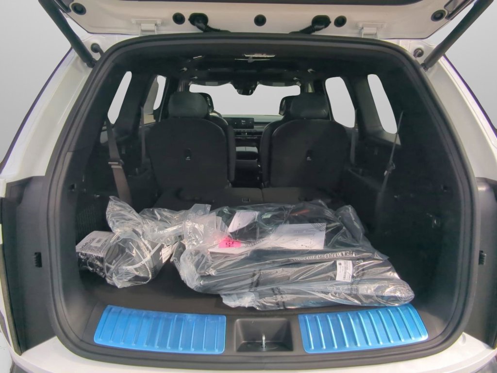 New 2027 Glacial White Pearl Kia X-LINE SX image 13