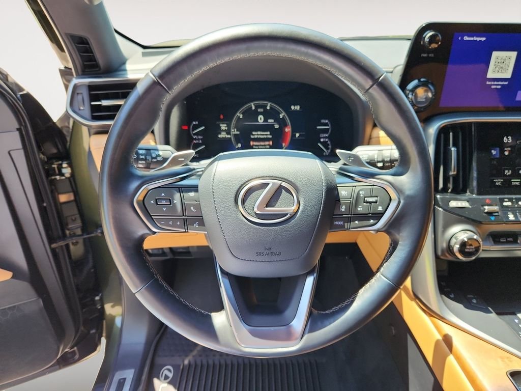 Used 2024 Green Lexus 600 Premium image 13