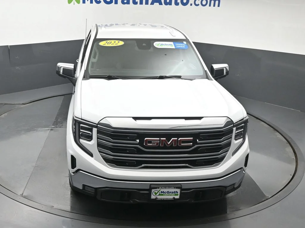 Used 2022 White GMC SLT image 26