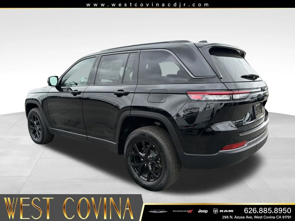 New 2026 Diamond Black Crystal Pearlcoat Jeep Altitude image 11