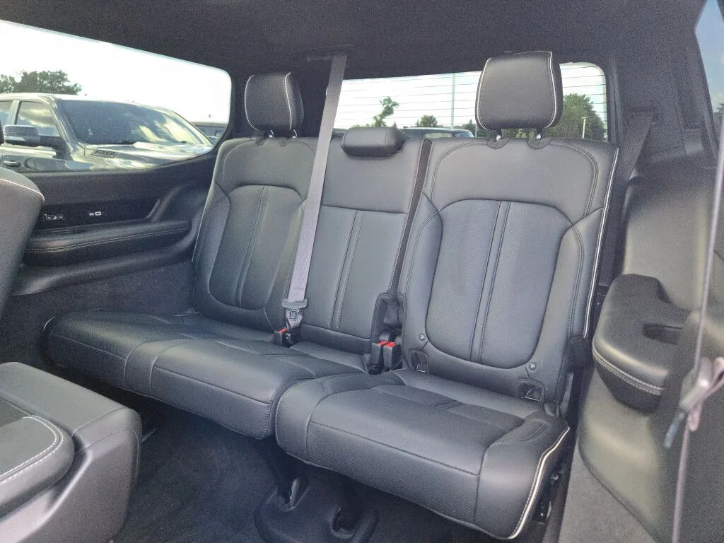 Used 2025 White Jeep Series II image 23