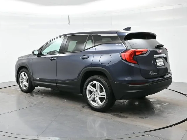 Used 2018 BLUE STEEL METALLIC GMC SLE image 5