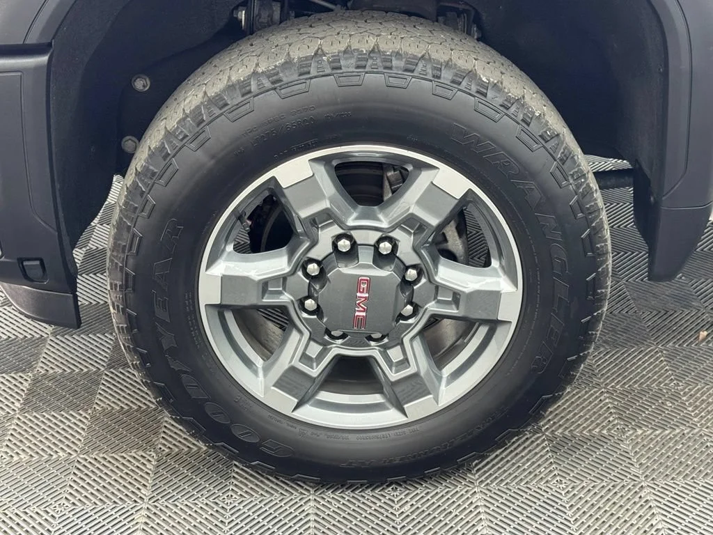 Used 2025 Summit White GMC SLT image 14