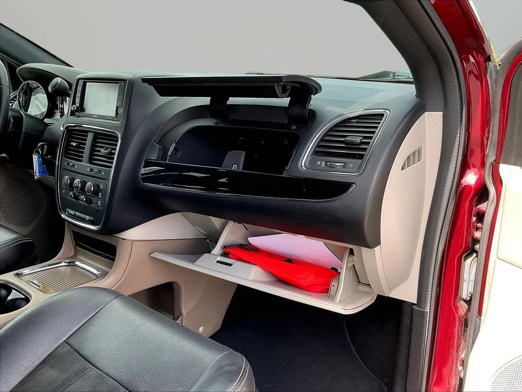 Used 2019 Red Dodge SXT image 33