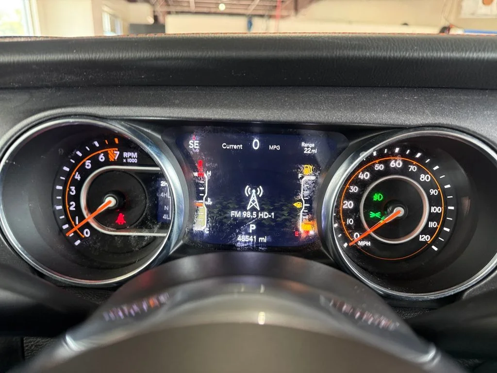 Used 2023 Silver Jeep Mojave image 14