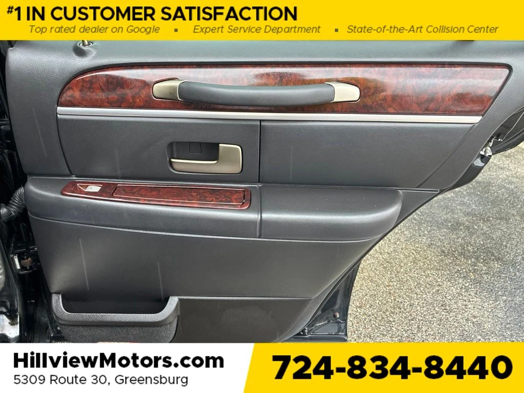 Used 2009 Black Clearcoat Lincoln Signature image 17