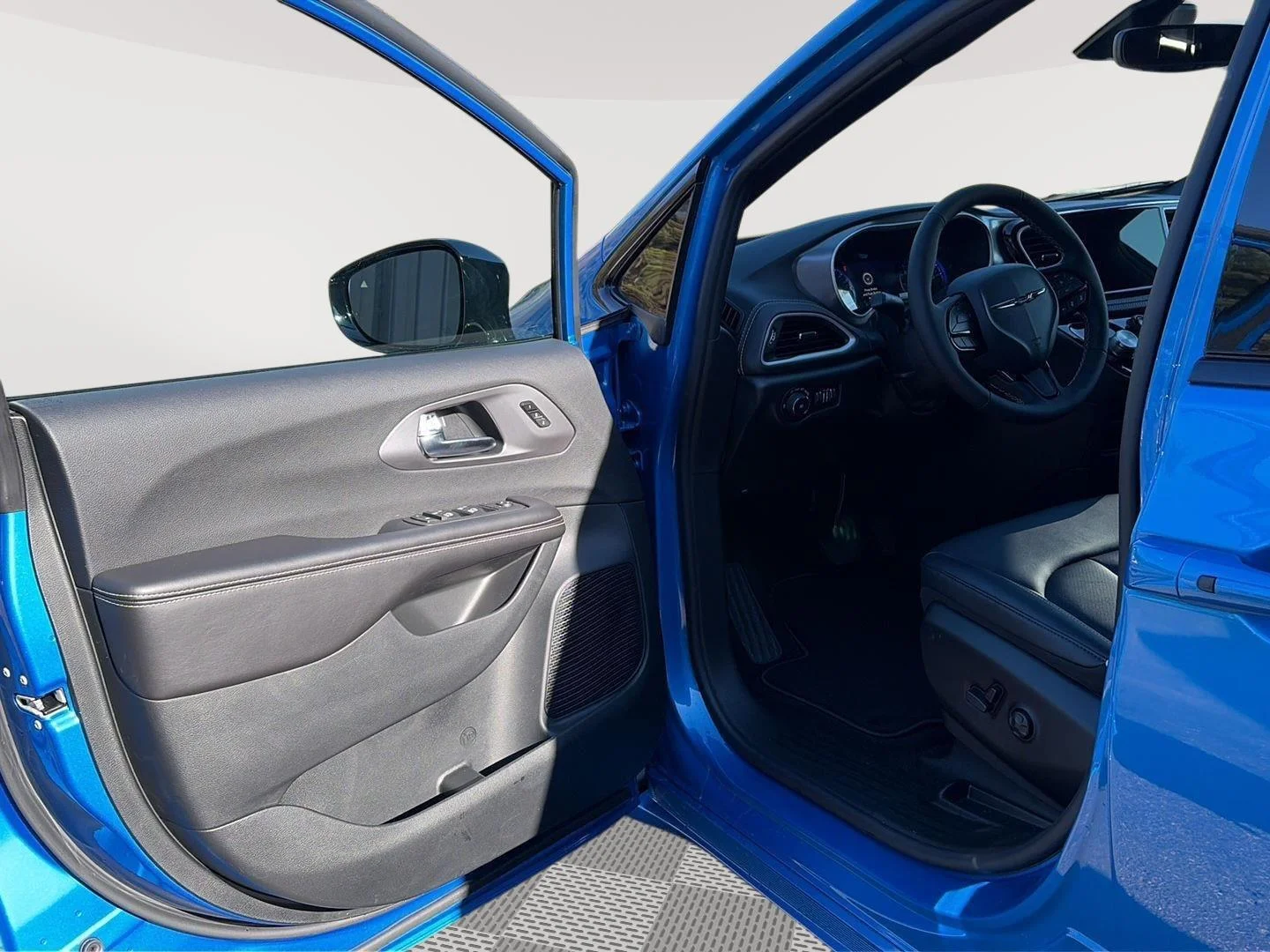 New 2026 Hydro Blue Pearl-Coat Exterior Paint Chrysler Select image 10
