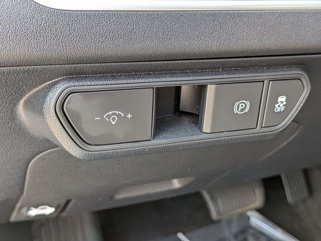 Certified Used 2025 White Kia LXS image 17