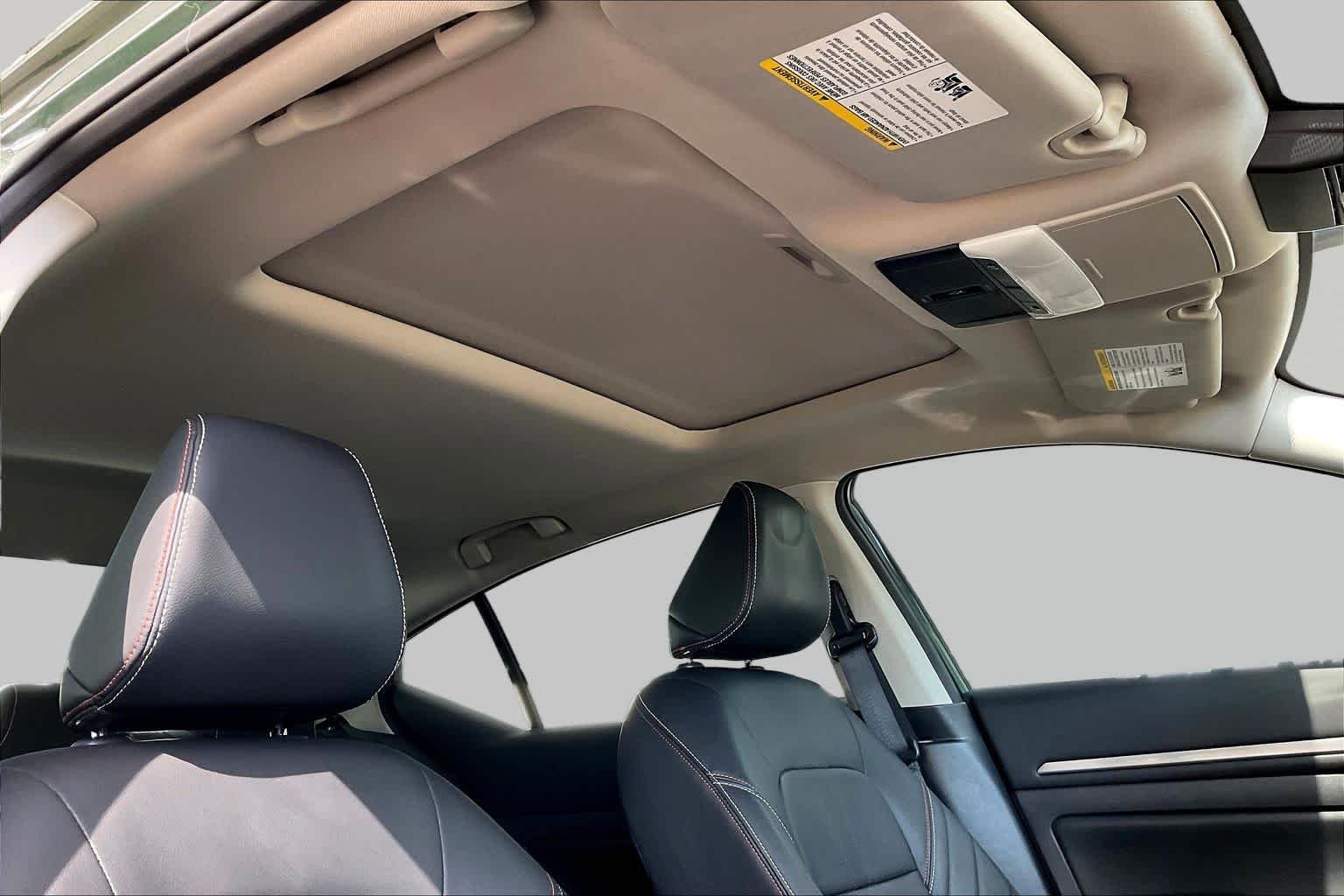 2025 Nissan Altima SR - Photo 14