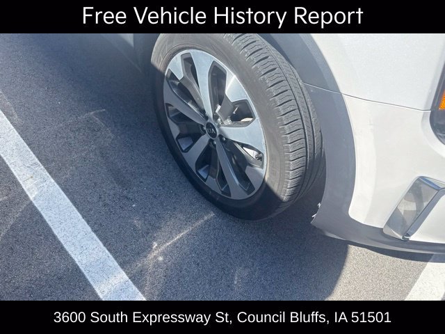 Used 2020 White Kia EX image 3