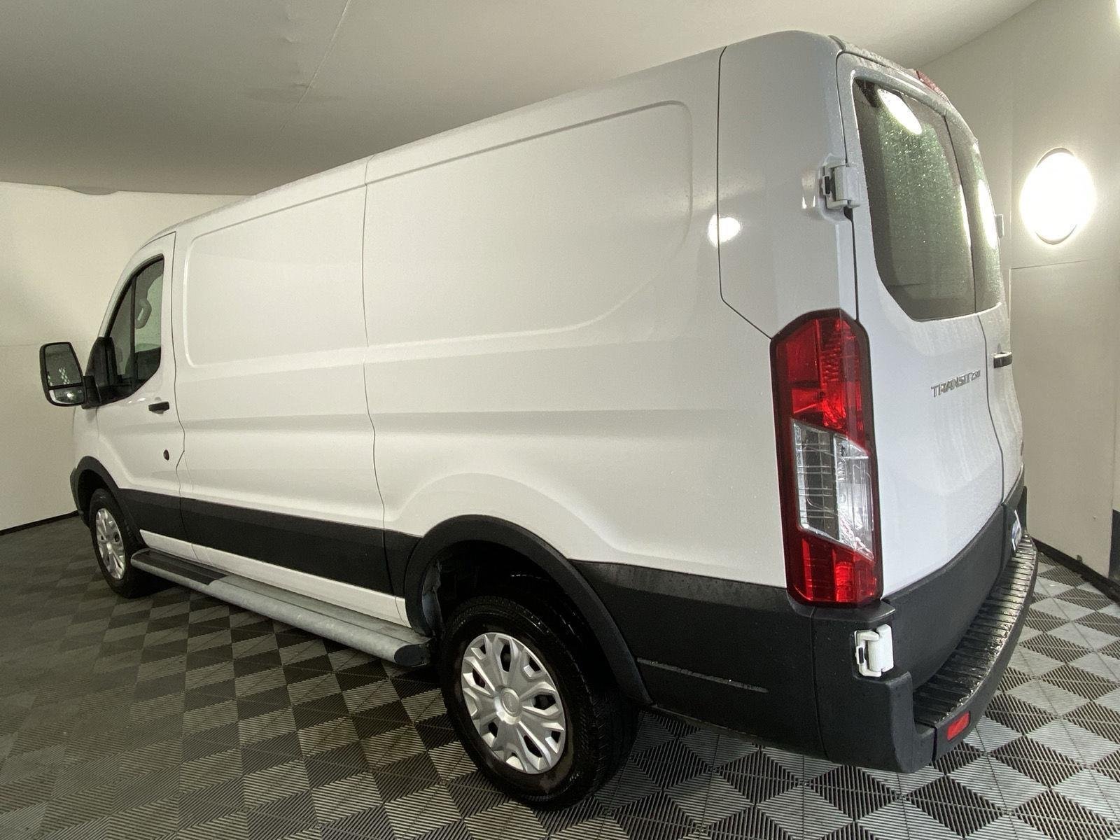 Used 2025 Oxford White Ford Base image 5