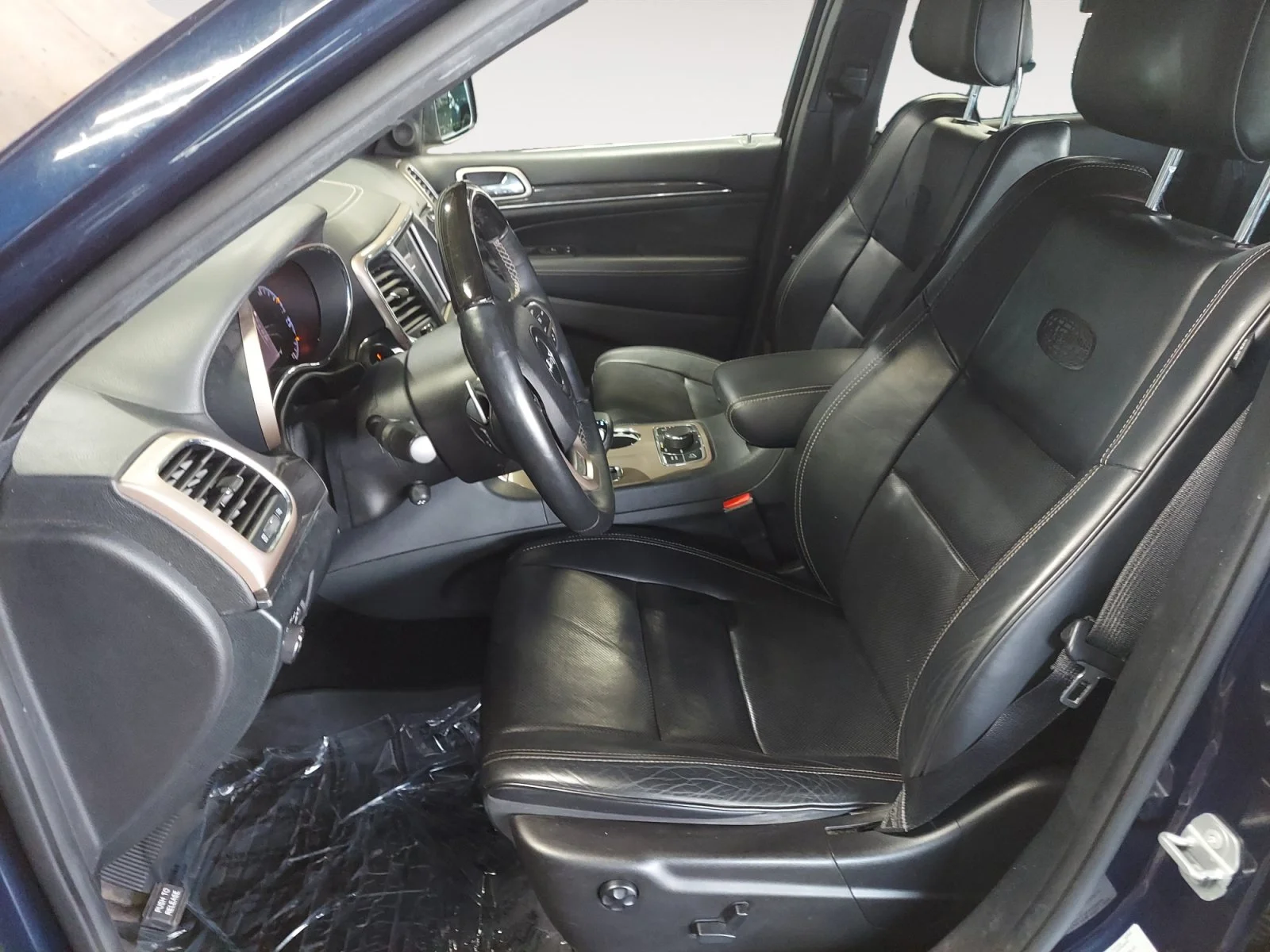Used 2015 True Blue Pearlcoat Jeep Overland image 23