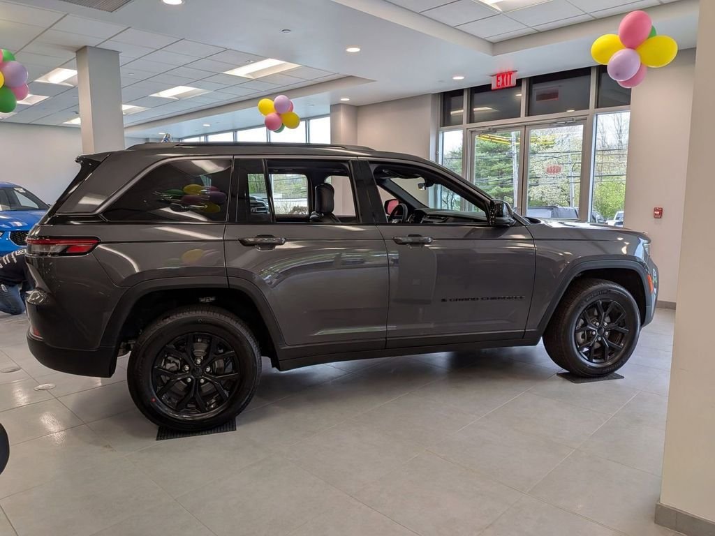 New 2026 Baltic Gray Metallic Clear-Coat Exterior Paint Jeep Altitude image 2