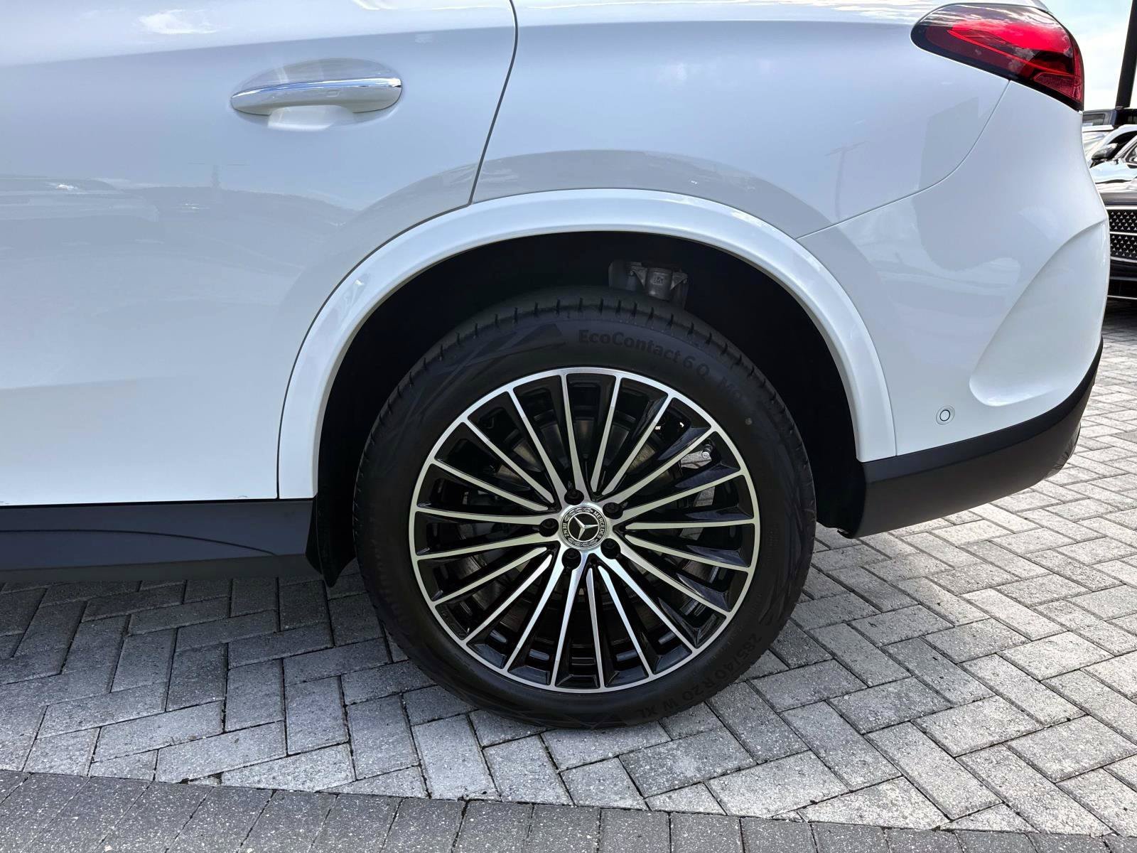 New 2026 Polar White Mercedes-Benz 300 SUV image 11