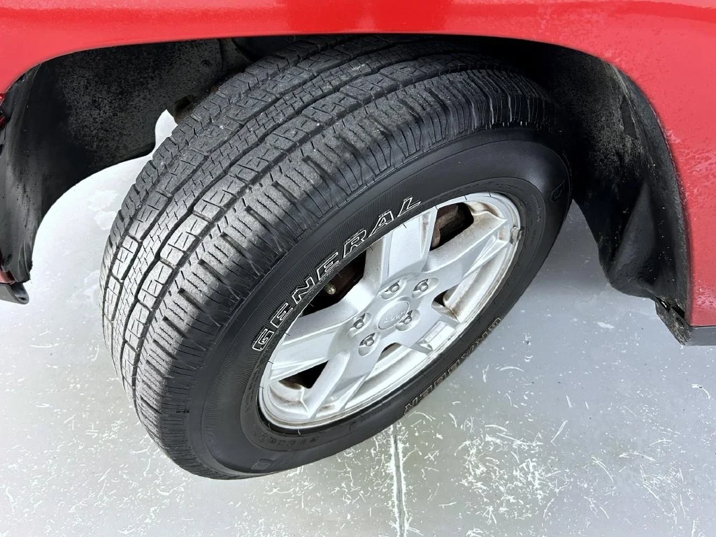 Certified Used 2006 Red Jeep Laredo image 24