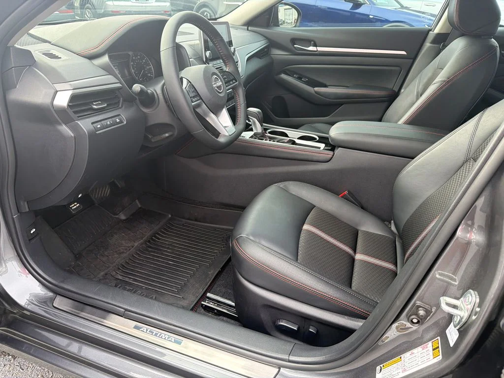 Used 2025 Gray Nissan 2.5 SR image 9