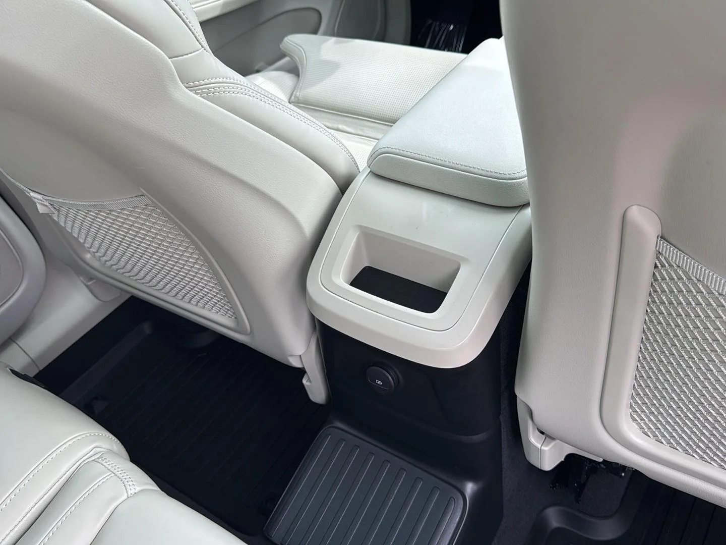 2023 Volvo XC60 Ultimate - Photo 7