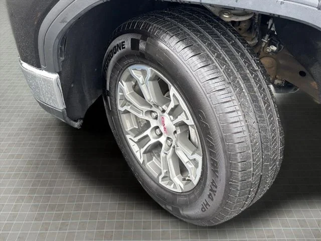 Used 2024 Black GMC SLT image 30