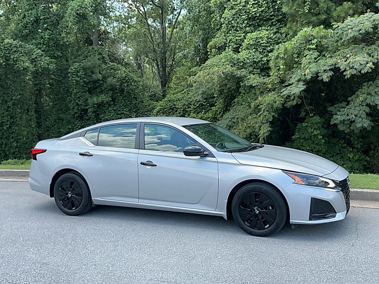 Used 2023 Brilliant Silver Metallic Nissan S FWD image 1