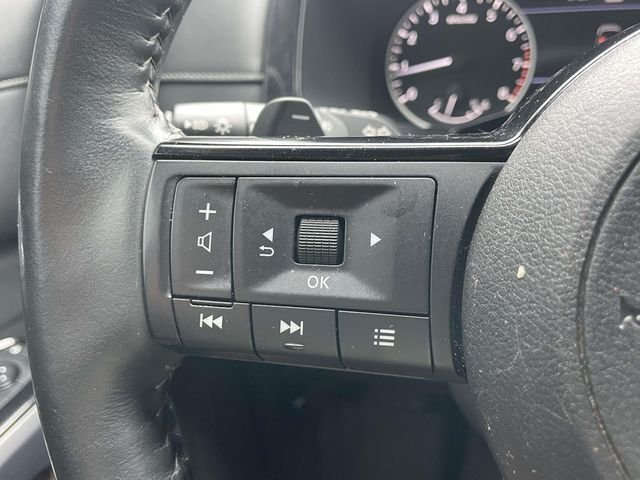 Used 2022 Scarlet Nissan SL image 24