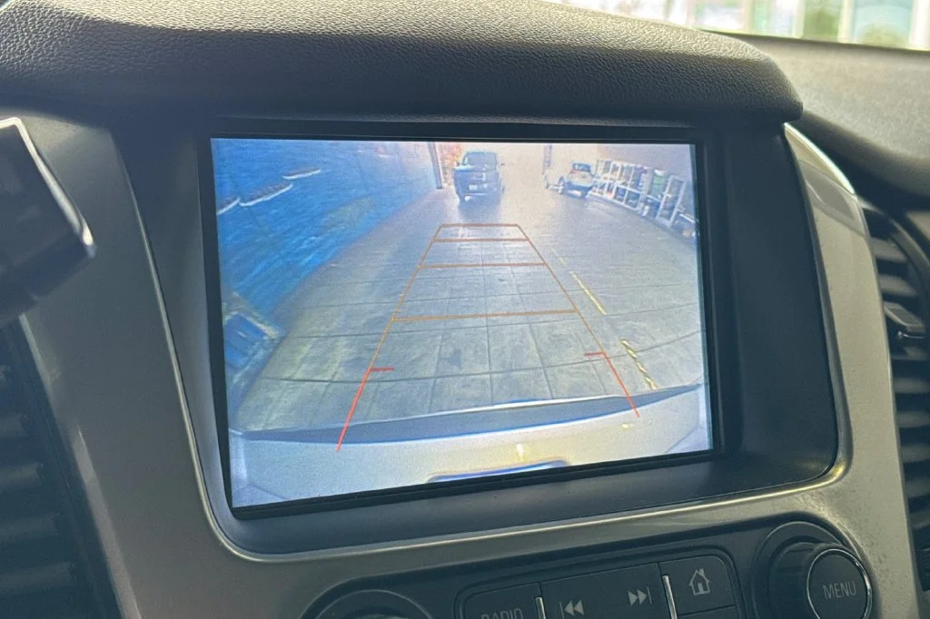 Used 2018 Silver Ice Metallic Chevrolet Premier image 27