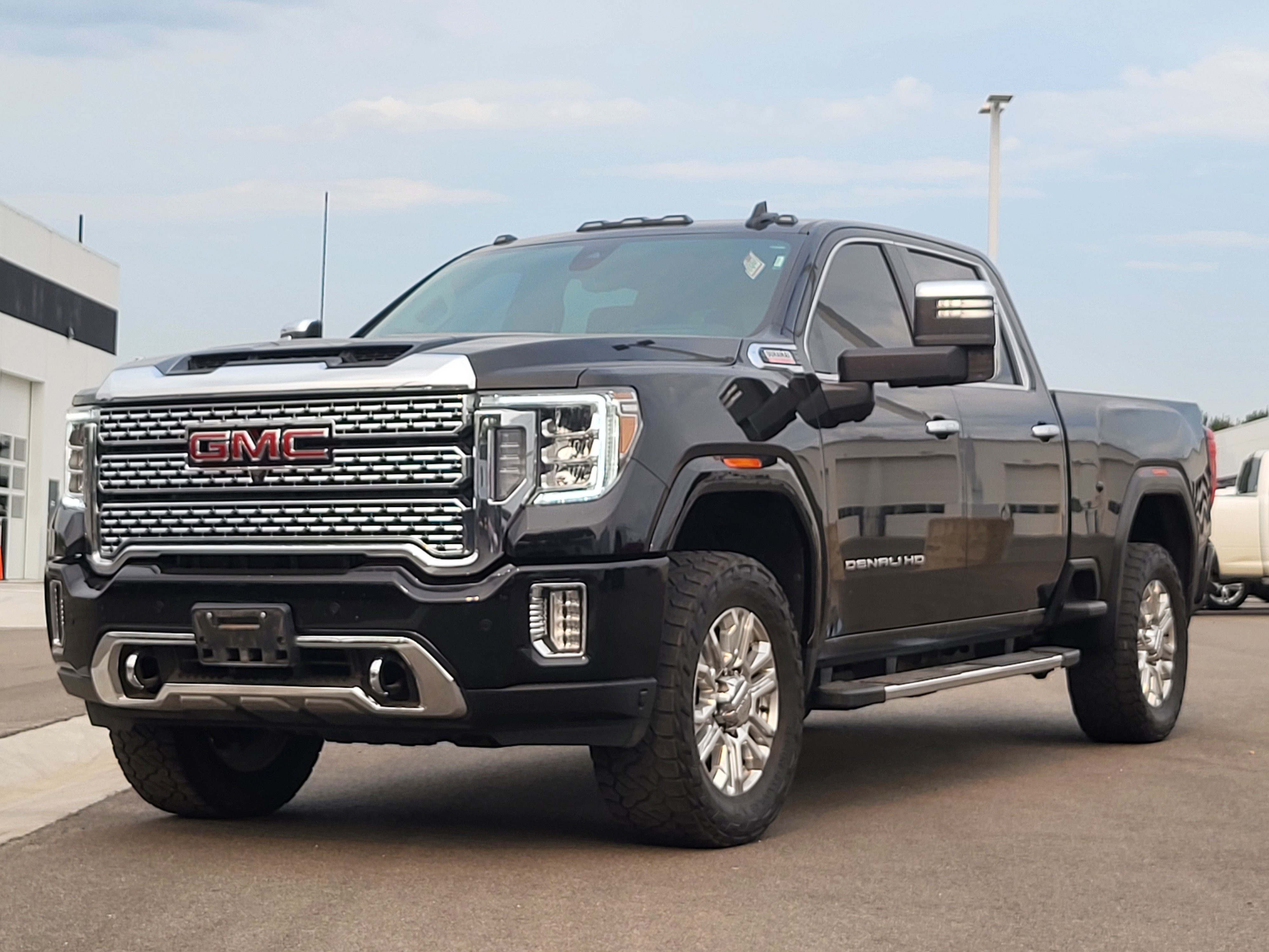 Used 2022 ONYX BLACK GMC Denali image 1