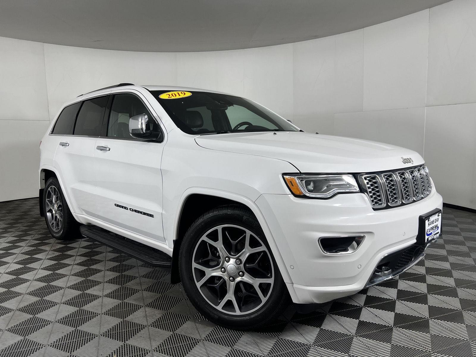 Used 2019 Ivory 3-Coat Jeep Overland image 33