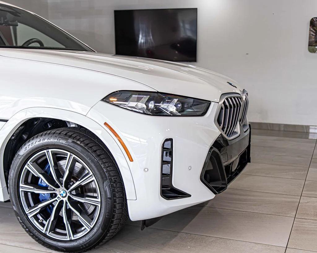 Used 2024 White BMW xDrive40i image 3