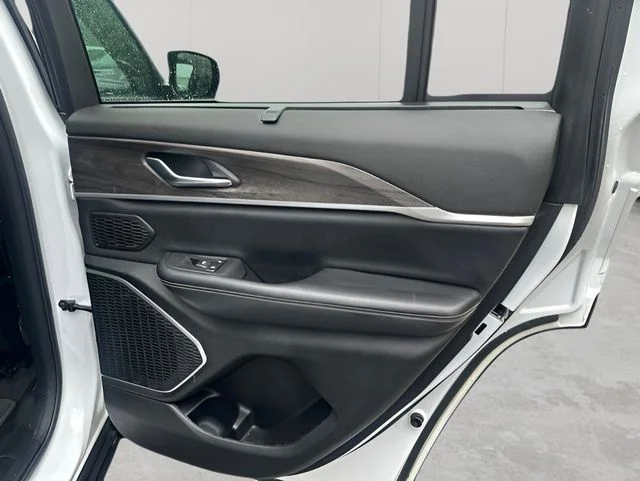 Used 2022 White Jeep 4xe image 41