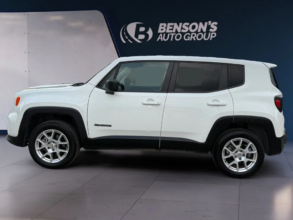 Used 2023 White Jeep Latitude image 2