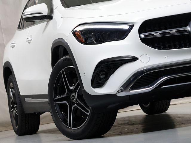 New 2026 Polar White Mercedes-Benz GLA 250 image 4
