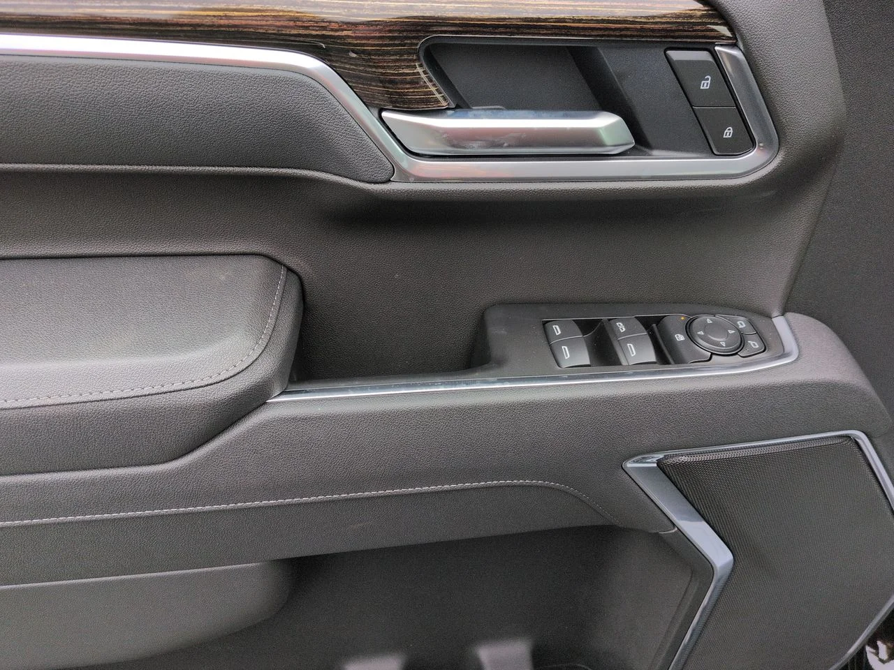 New 2026 Onyx Black GMC Elevation image 23