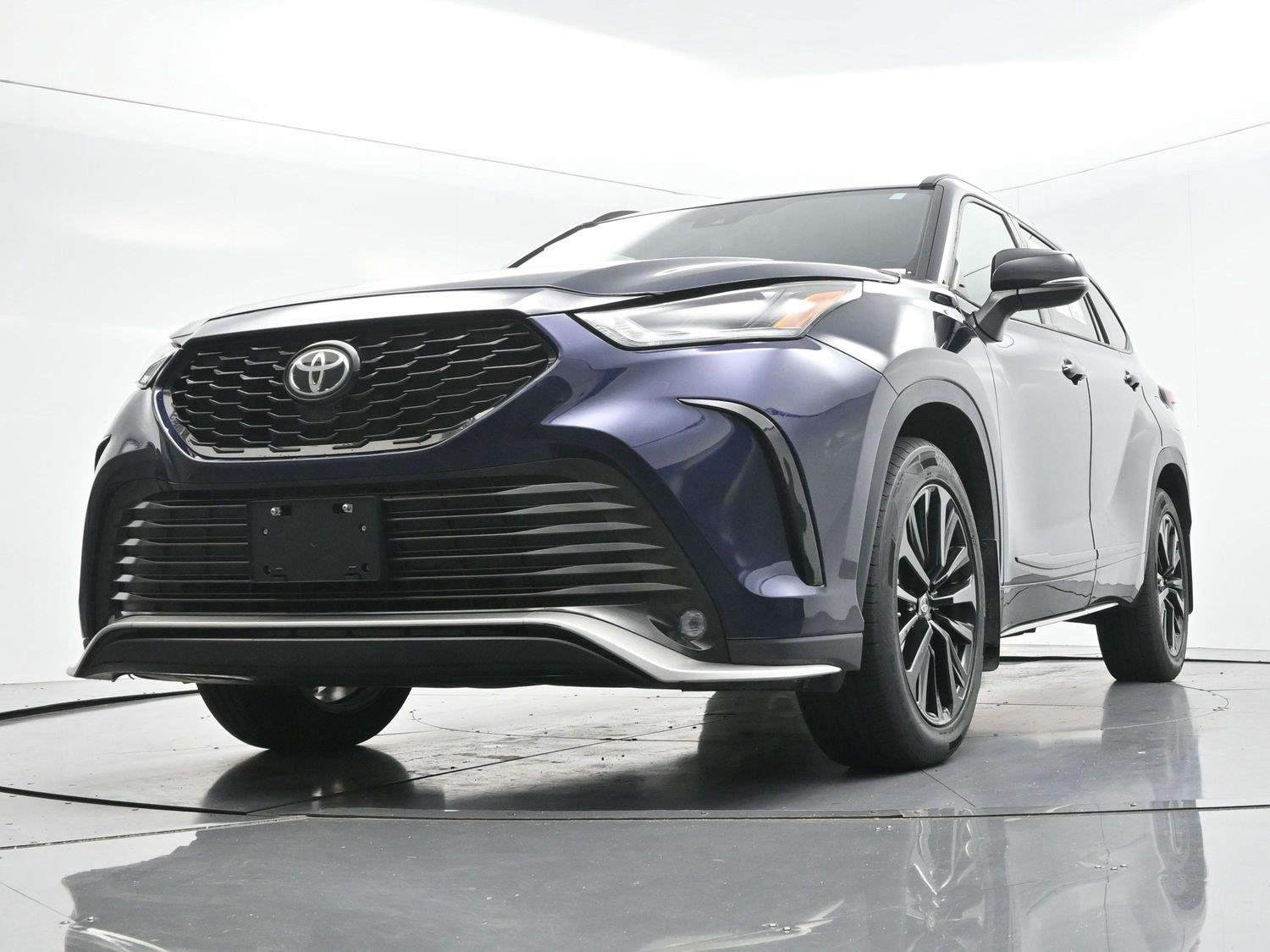 Used 2023 Blue Toyota L image 49