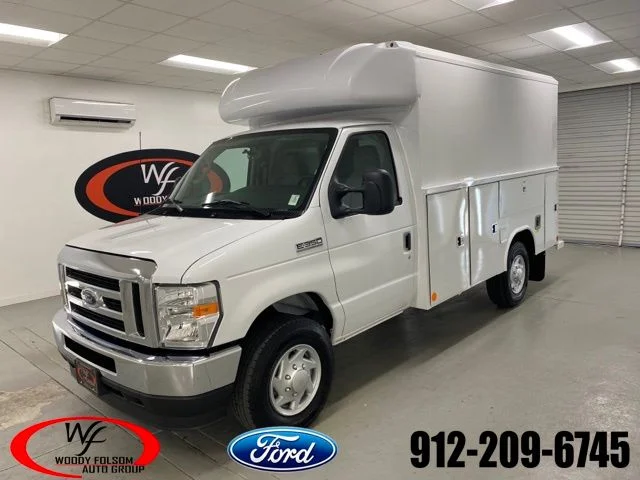 New 2025 Oxford White Ford E-350 SRW image 1
