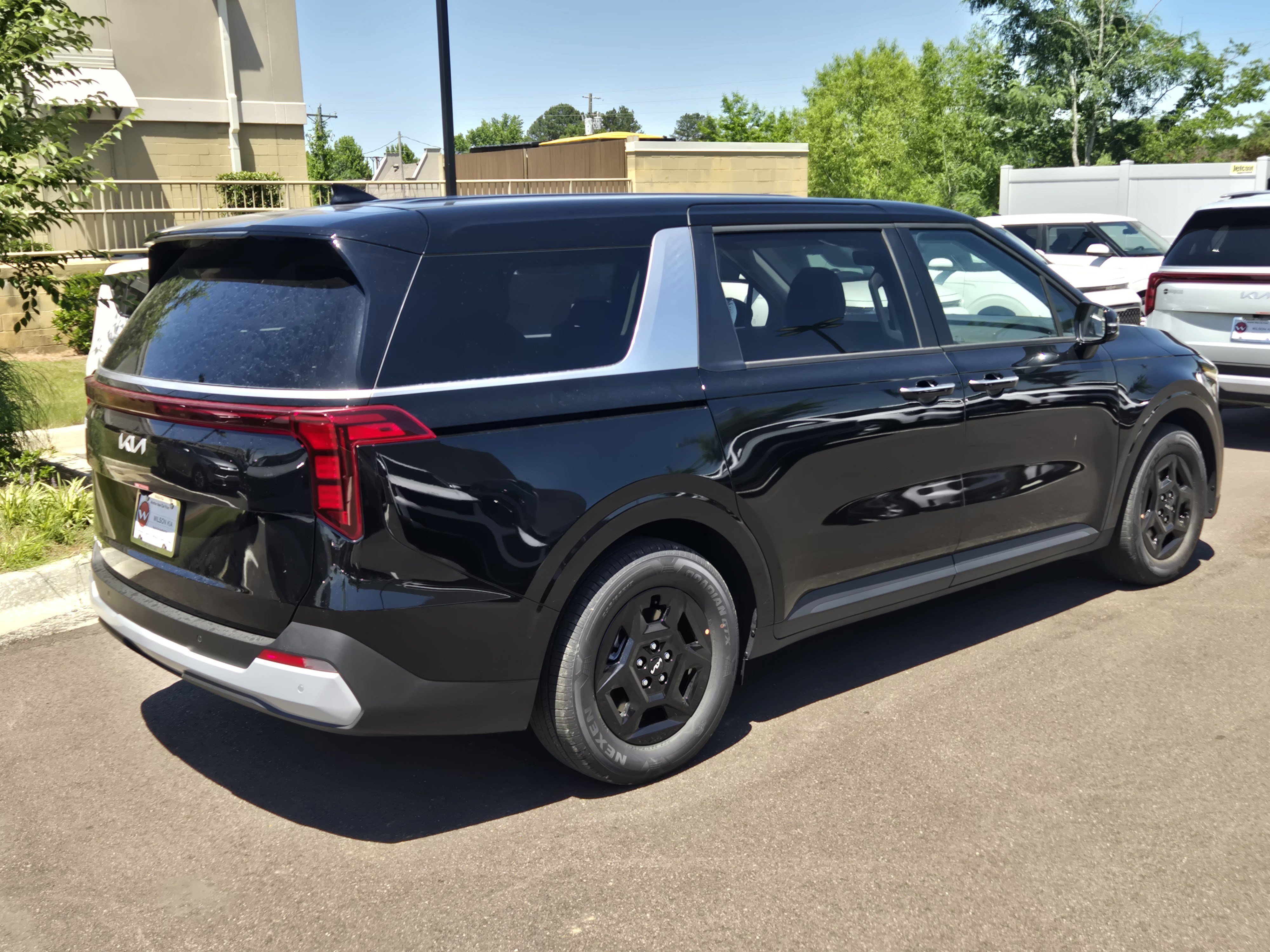 New 2025 Kia Carnival LXS Mini-van, Passenger in Brandon #K544684