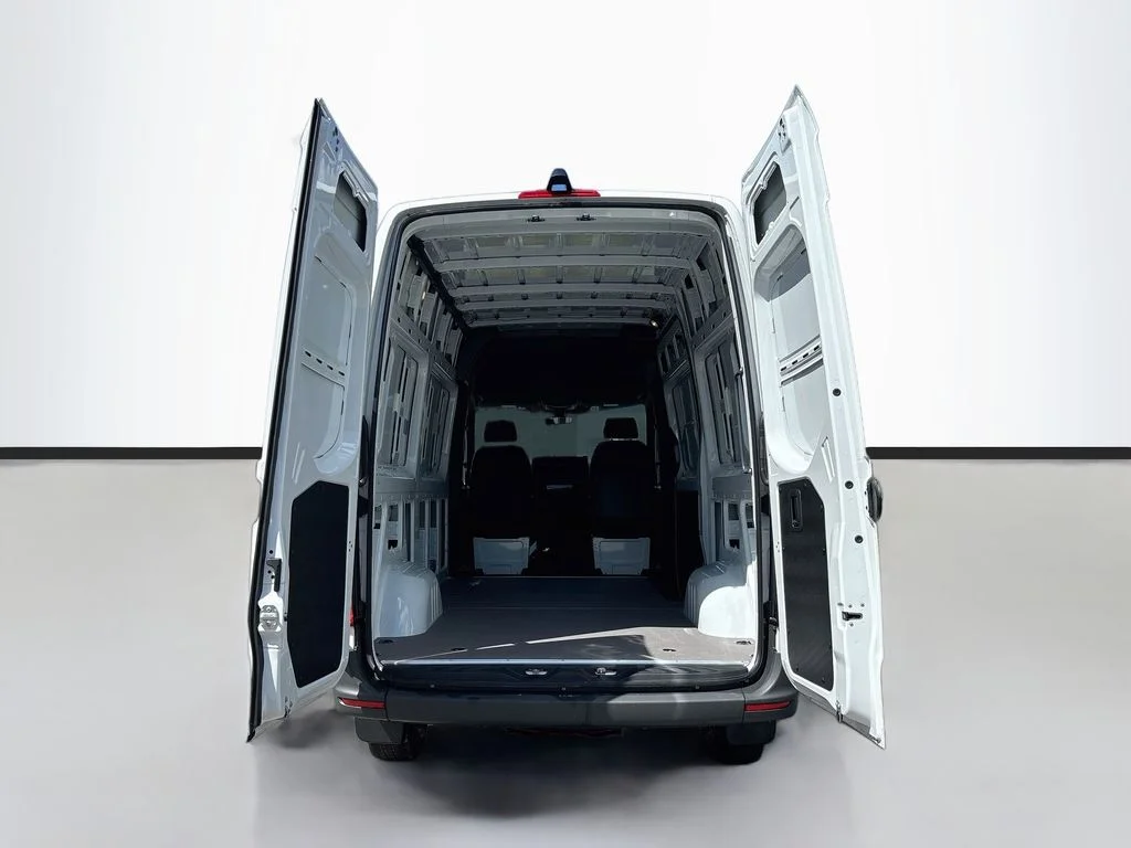 New 2025  Mercedes-Benz Cargo 144 WB image 9