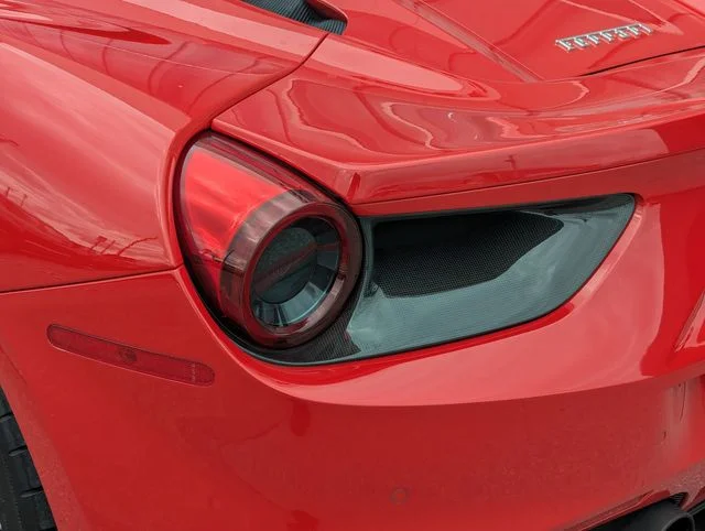 Used 2018  Ferrari Base image 13