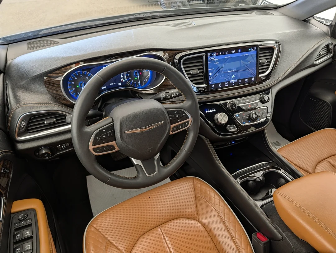 Certified Used 2023 Grey Chrysler Pinnacle - - AWD - 360 Camera - Premium Leather - Amazon Fire - Heated Seats - Remote Start & More! image 26