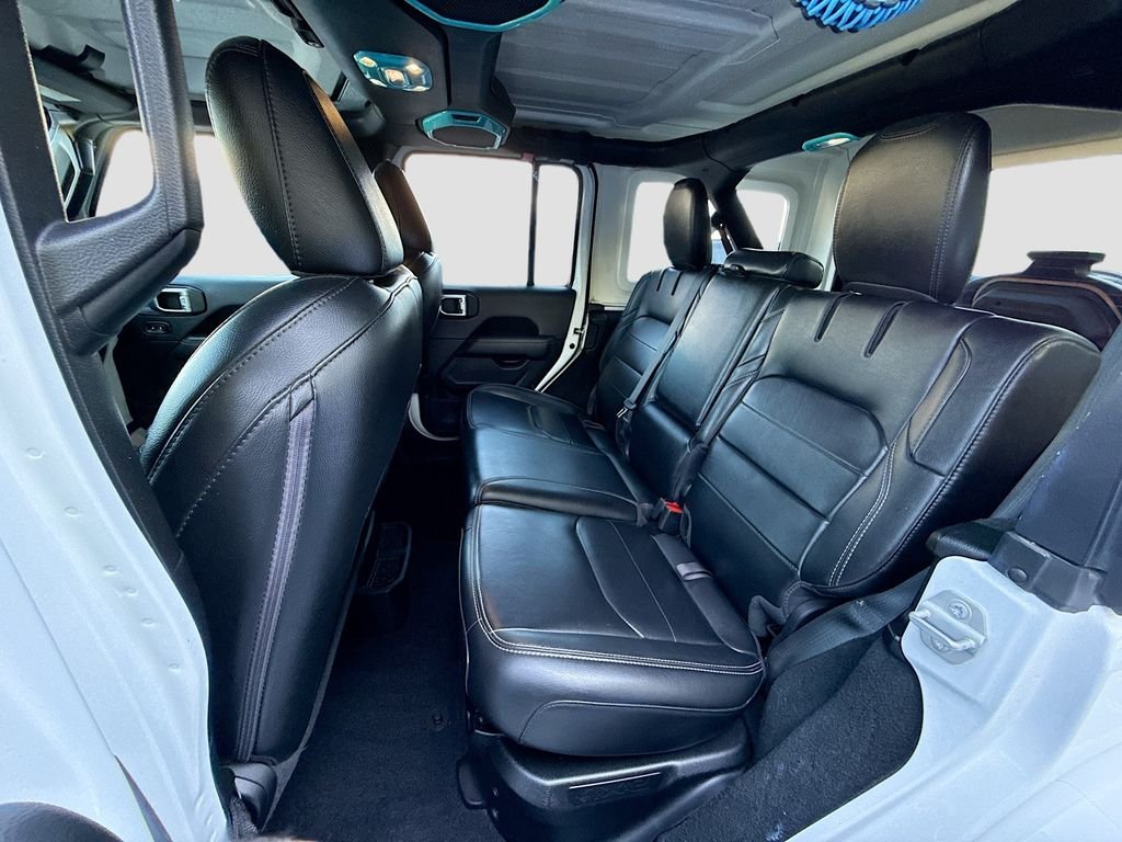 Used 2022 Bright White Clearcoat Jeep Unlimited Sahara image 24