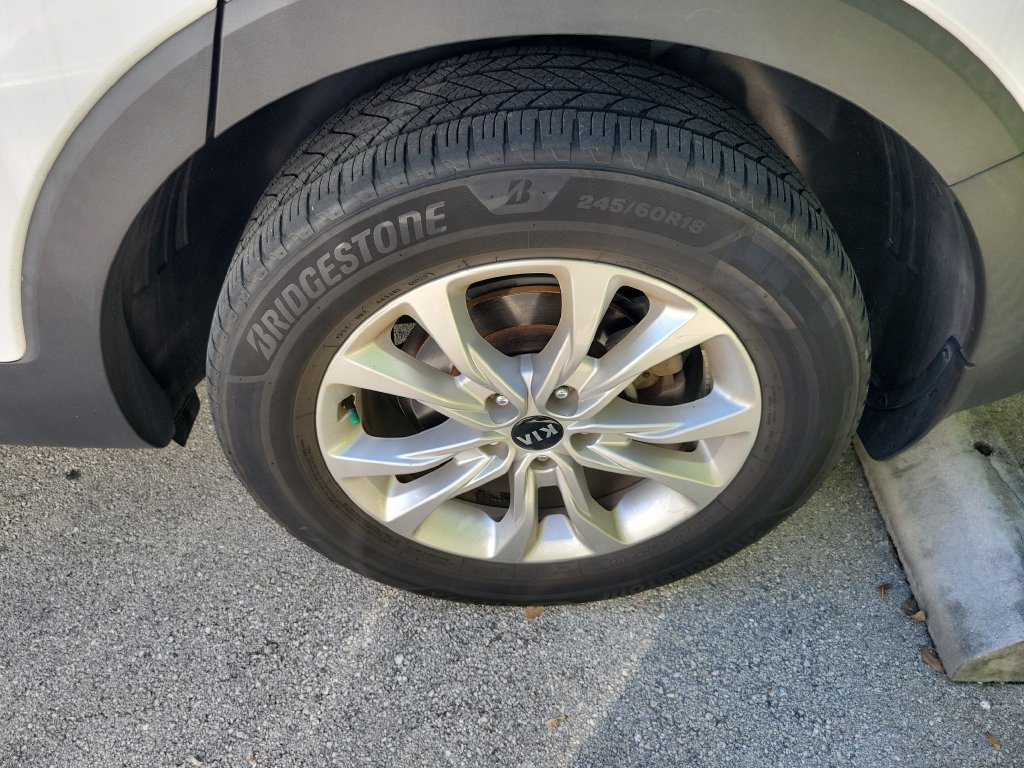 Used 2021 White Kia LX image 6