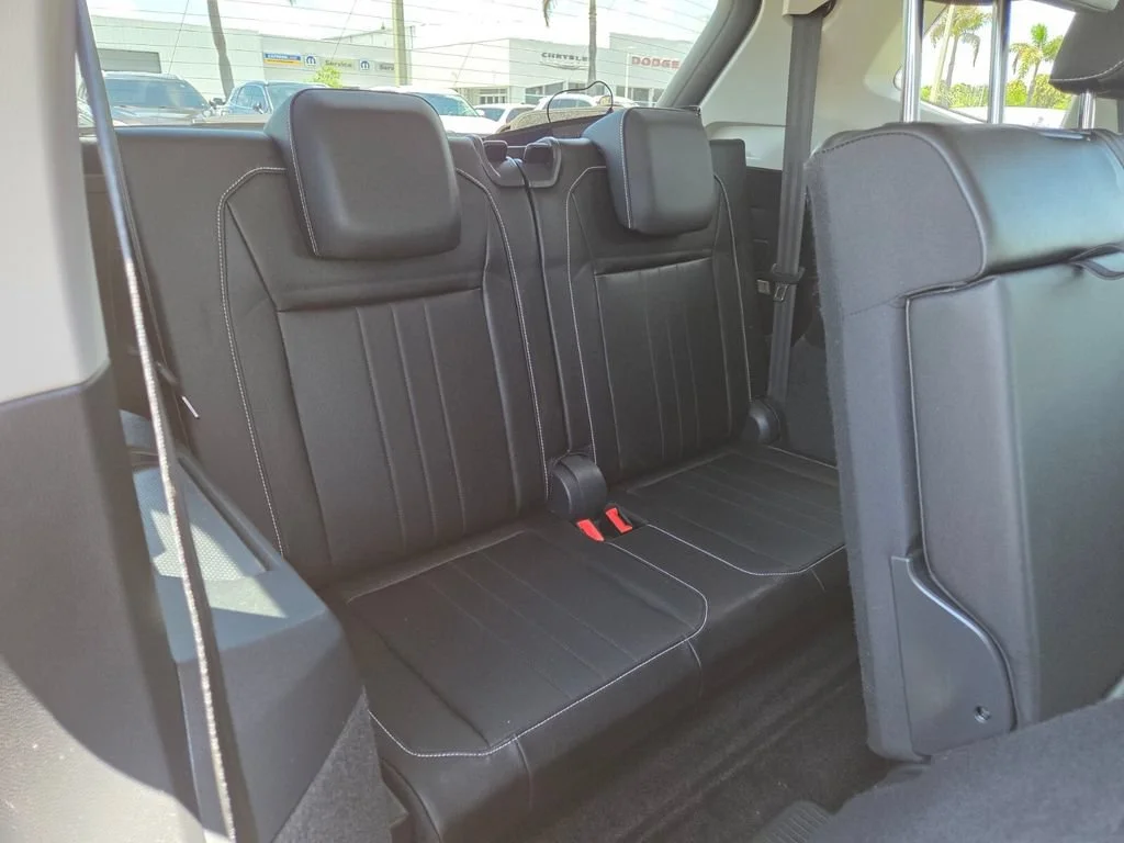 Used 2023 Silver Metallic Volkswagen SE image 20