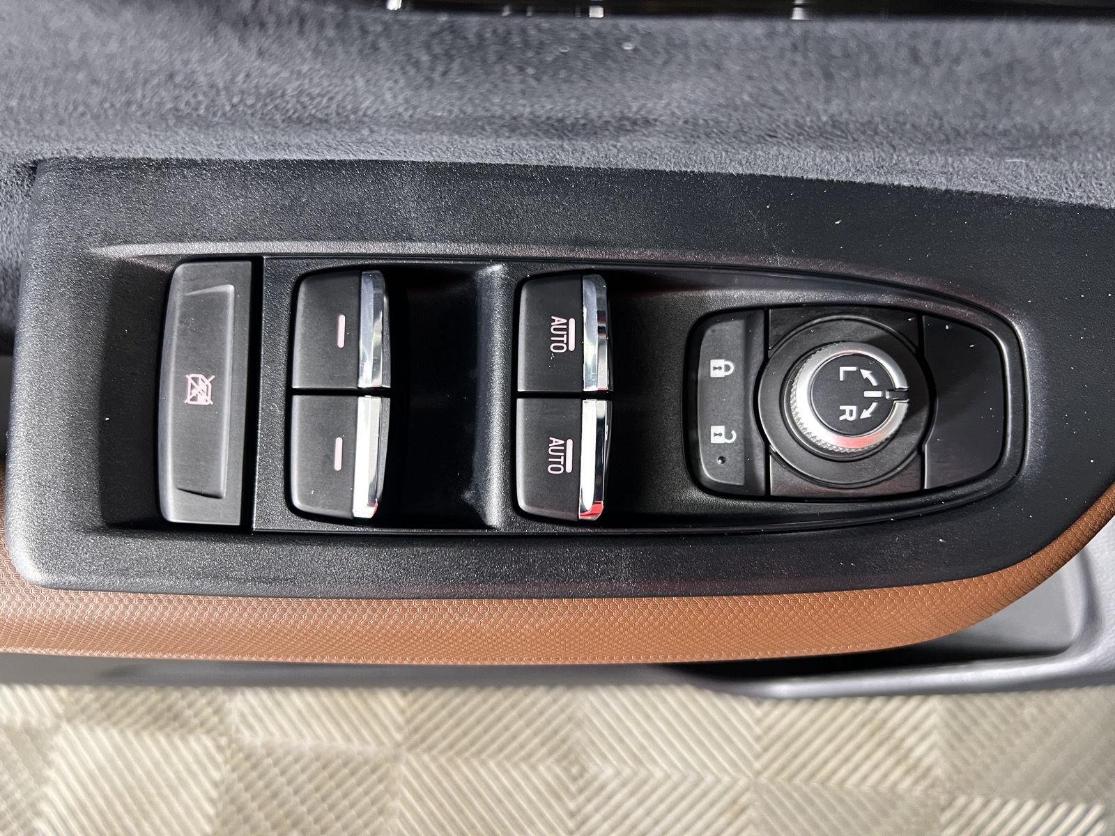Used 2025 River Rock Pearl Subaru Touring image 10