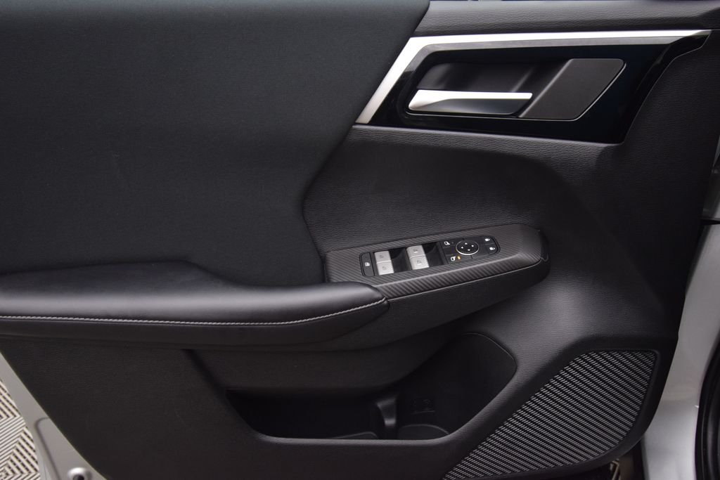 Used 2022  Mitsubishi ES image 19