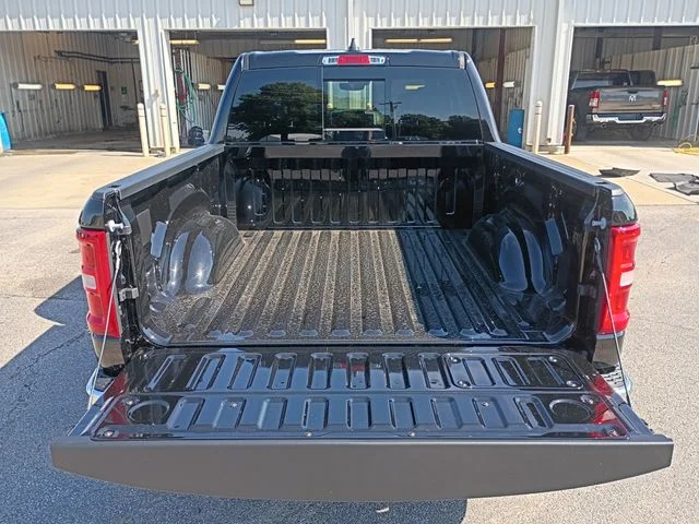 New 2027 Diamond Black Crystal Pearl-Coat Exterior Paint RAM Laramie image 22