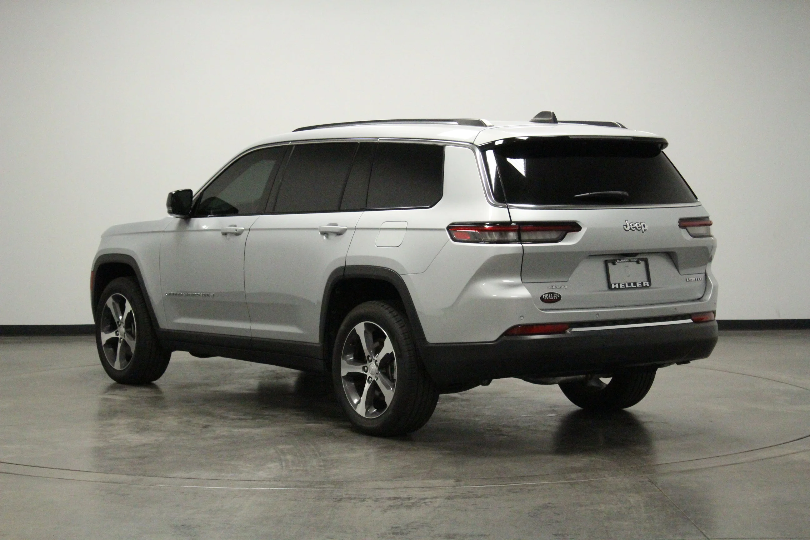 Used 2023 Silver Zynith Jeep Limited image 6