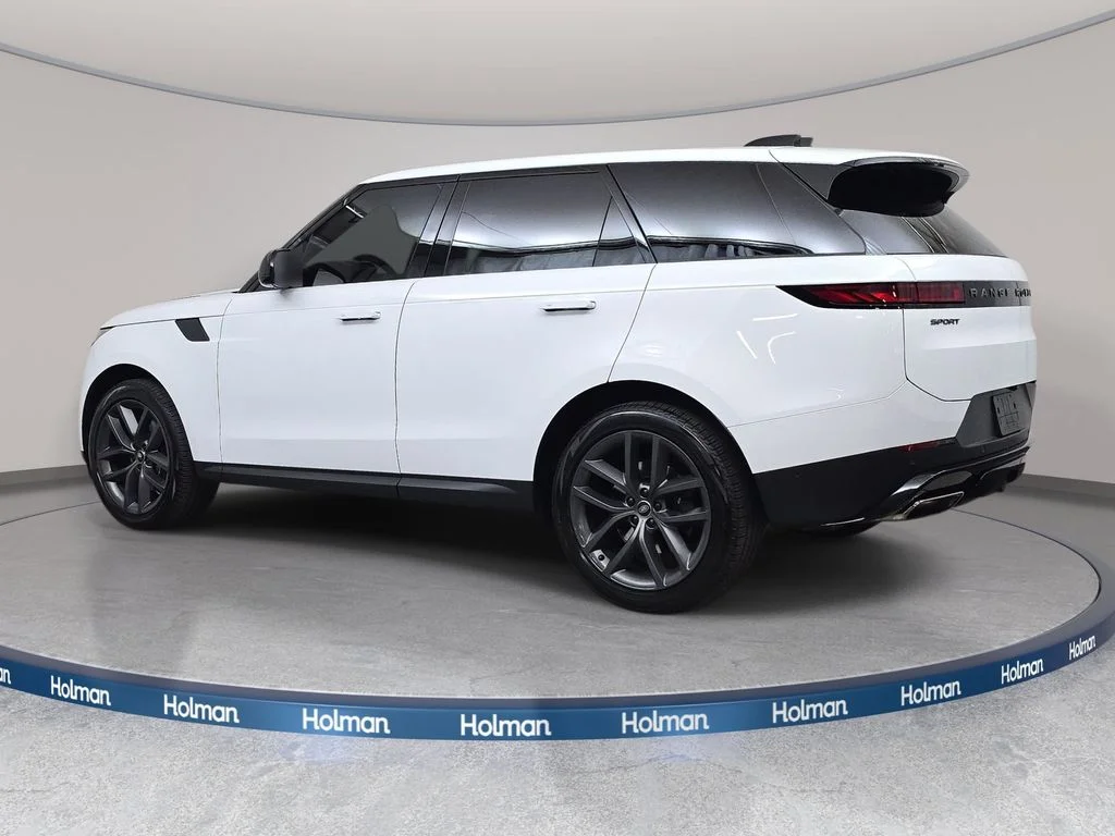 Used 2024  Land Rover SE image 8